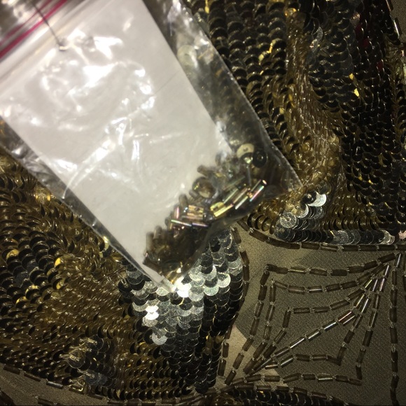 Sequin hand-sewn on silk top - Picture 6 of 15